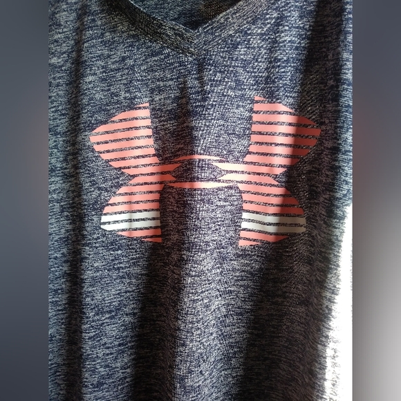 Under Armour Shirt - Picture 3 of 4